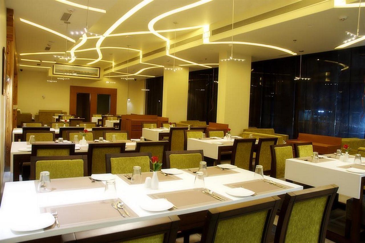 The Gold Beach Resort Daman Exteriér fotografie