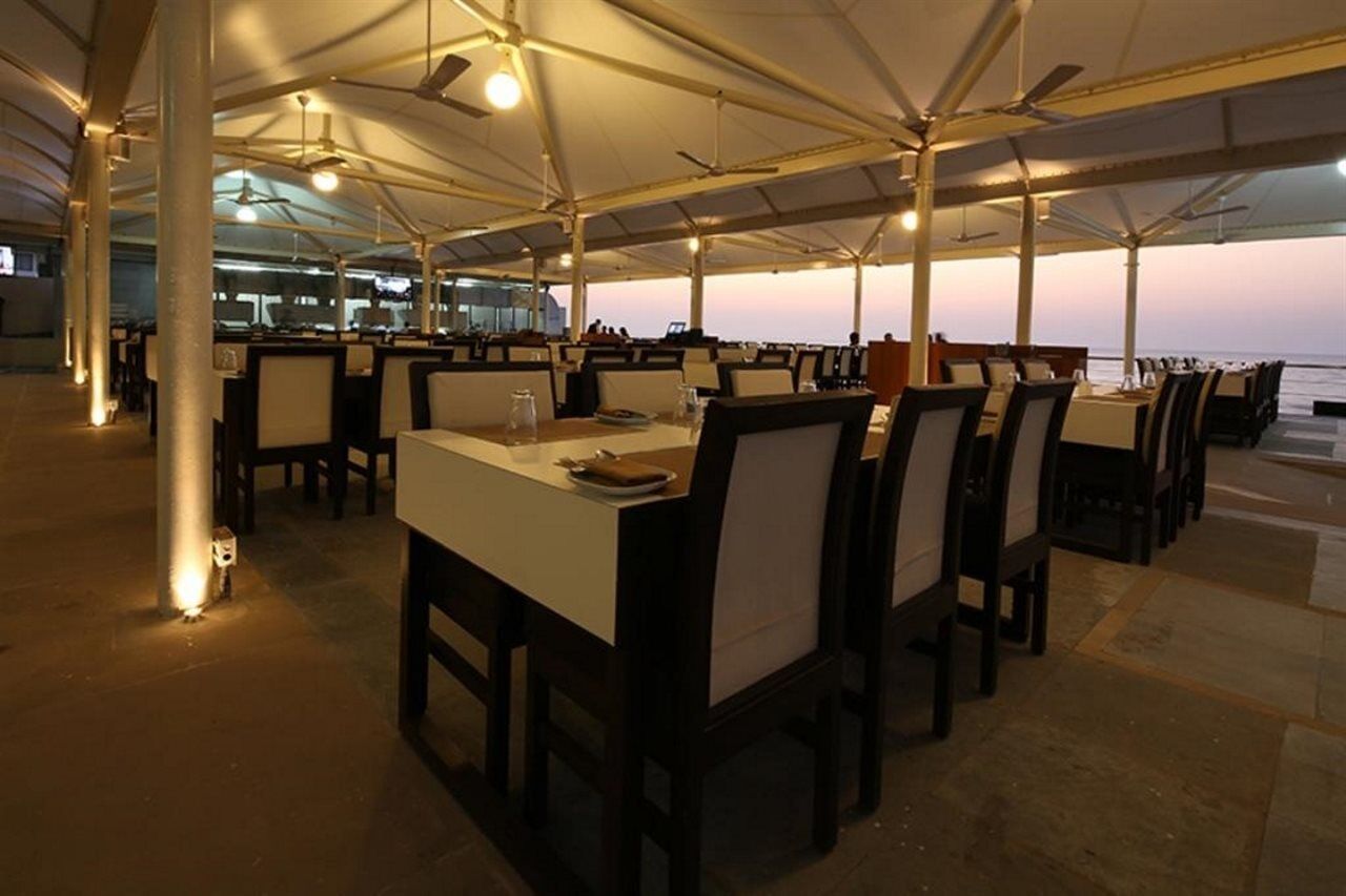 The Gold Beach Resort Daman Exteriér fotografie