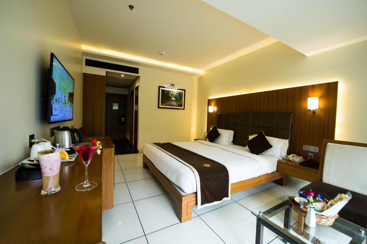 The Gold Beach Resort Daman Exteriér fotografie