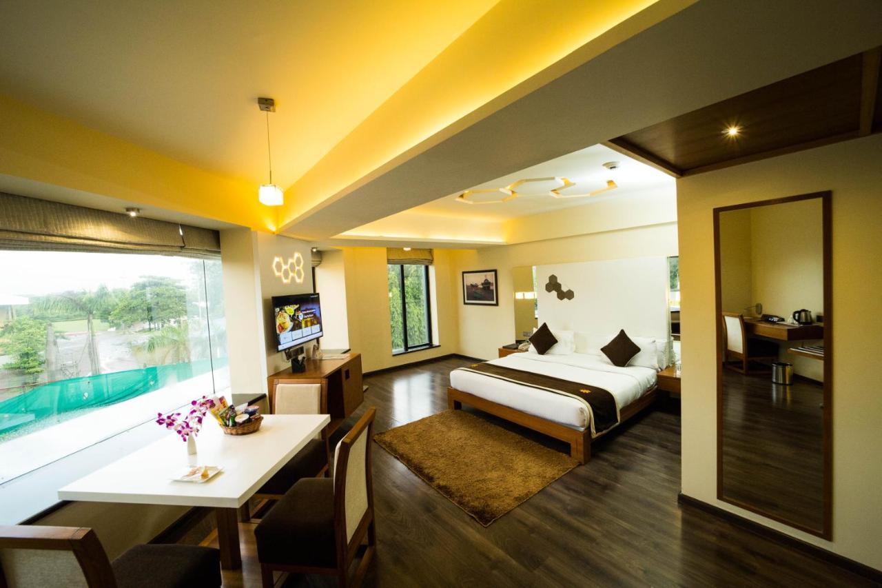 The Gold Beach Resort Daman Exteriér fotografie